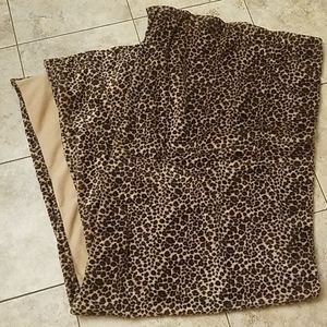 Leopard print warm blanket.